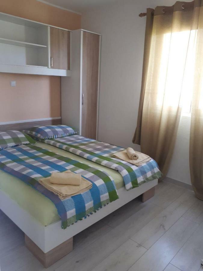 Apartmani Ivana Lopar Exterior photo