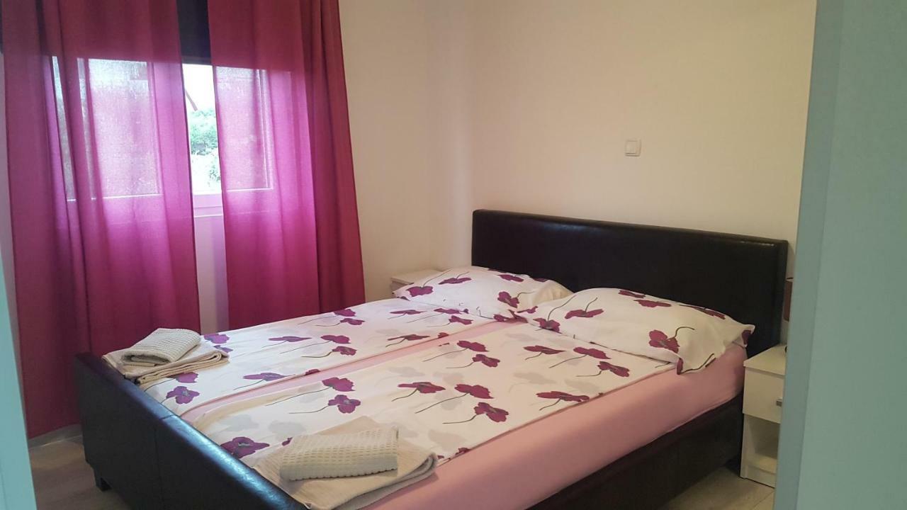 Apartmani Ivana Lopar Exterior photo