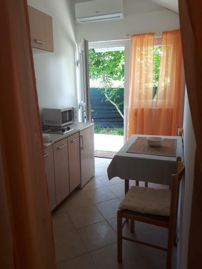 Apartmani Ivana Lopar Exterior photo