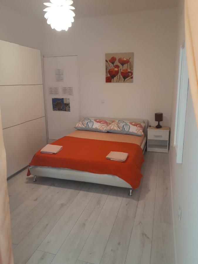 Apartmani Ivana Lopar Exterior photo