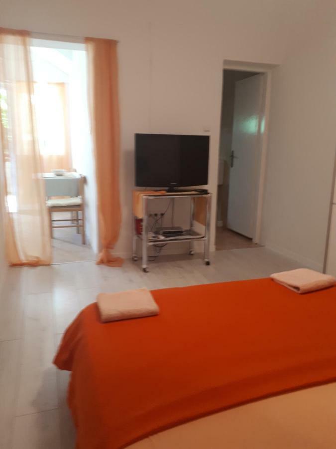 Apartmani Ivana Lopar Exterior photo