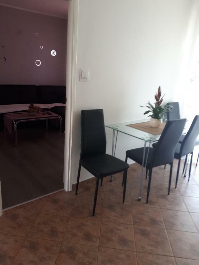 Apartmani Ivana Lopar Exterior photo